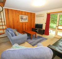 Cedar Holiday Units - Apartment 2 - Accommodation BNB