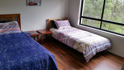 Central Gold Coast Large, Modern, Elevated House - Accommodation BNB 3