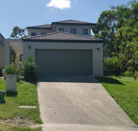 Central Gold Coast Large Modern Elevated House - Accommodation BNB
