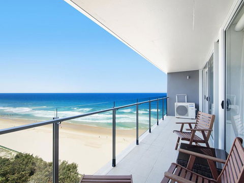 Central Surfers Paradise - Absolute Beachfront - Accommodation BNB 1