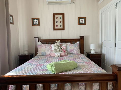 Cherry Blossom Cottage - Accommodation BNB 1