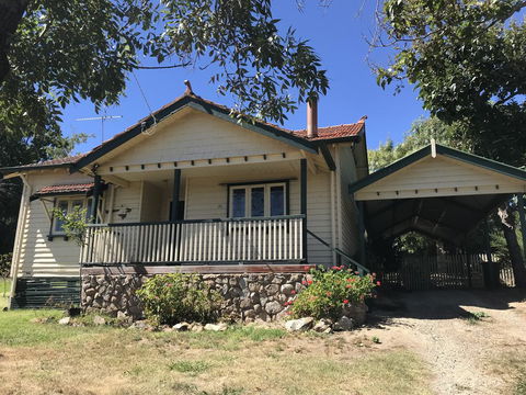 Cherry Blossom Cottage - Beechworth-Getaways - Accommodation BNB 0