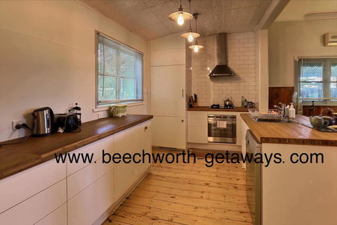 Cherry Blossom Cottage - Beechworth-Getaways - Accommodation BNB 1