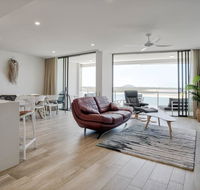 Chic Getaway at The Cosmopolitan Cotton Tree - Accommodation BNB