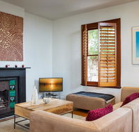 Chic Two-storey Cottage with Darling Harbour Views - Accommodation BNB