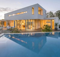 Cinque - Luxury Family Home with Pool Close to Beach and Town - Accommodation BNB