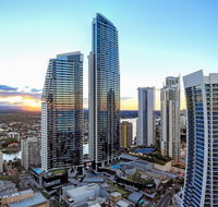 Circle on Cavill - HR Surfers Paradise - Accommodation BNB