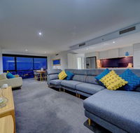 Circle on Cavill 37th Floor Ocean and River Views - Accommodation BNB