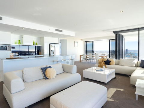 Circle On Cavill 52nd Floor Spacious Skyhome Apartment - Accommodation BNB 1
