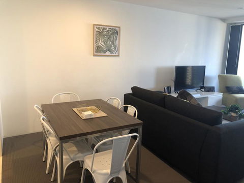 Circle On Cavill Ocean View - Accommodation BNB 3