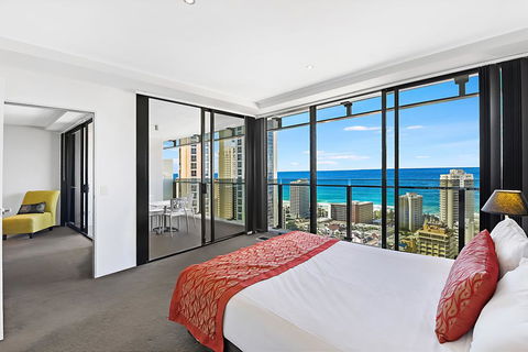 Circle On Cavill Ocean View - Accommodation BNB 1