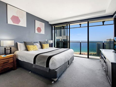 Circle On Cavill Private 2 Bed Ocean View - Accommodation BNB 1