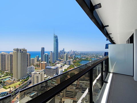 Circle On Cavill Private 2 Bed Ocean View - Accommodation BNB 2