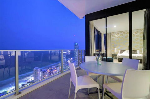 Circle On Cavill Sky Home- Holidays Gold Coast - Accommodation BNB 2