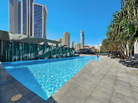 Circle On Cavill Sky Home- Holidays Gold Coast - Accommodation BNB 1