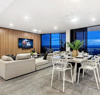 Circle On Cavill Subpenthouse - Accommodation BNB