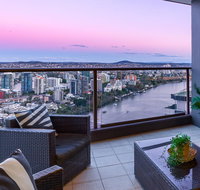 City Sky Home in Africa - River  Story Bridge Views - Accommodation BNB