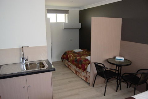 Civic Motor Inn - Accommodation BNB 1