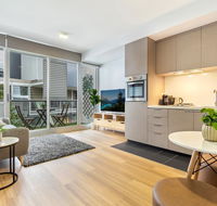 Clean Modern Apartment 15 Mins From City on Tram - Accommodation BNB