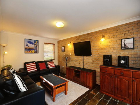 Close To The Main Surf Beach - Accommodation BNB 0