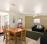 Close to Water Restaurants and Clubs Toorbul St Bongaree - Accommodation BNB