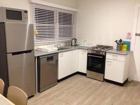 Colonial Lodge Motor Inn - Accommodation BNB 1