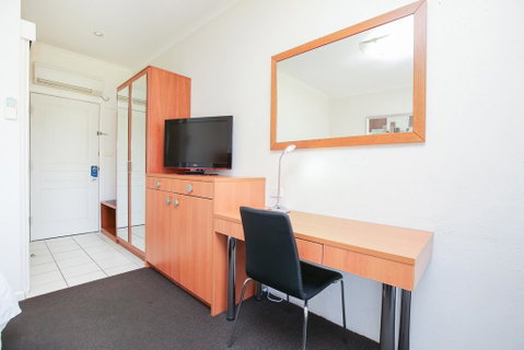 Comfort Inn Deakin Palms - Accommodation BNB 1
