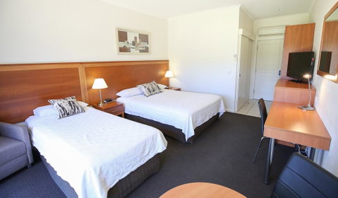 Comfort Inn Deakin Palms - Accommodation BNB 2