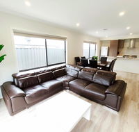 Comfortable 4BR 2Bath House Tarneit Melbourne - Accommodation BNB