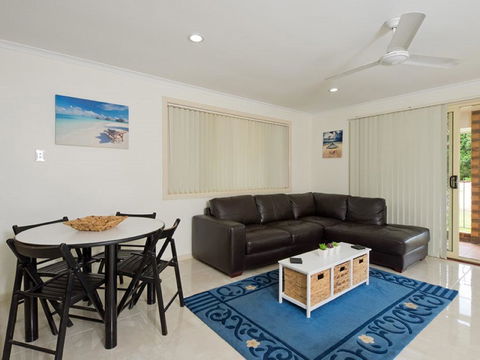 Comfortable Lowset Family Home Only Minutes From The Water! Tarooki St, Bellara - Accommodation BNB 2