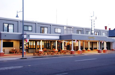 Commodore Motor Inn - Accommodation BNB 0