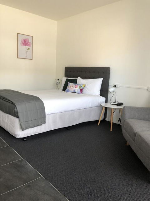 Commodore Motor Inn - Accommodation BNB 2