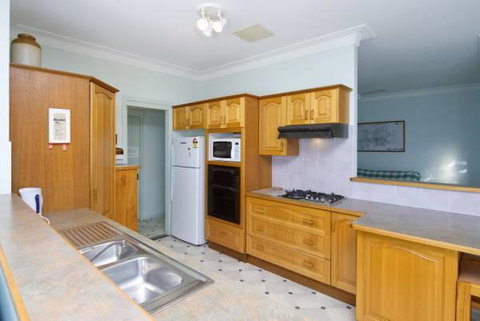 Cook St 4 - Salamander Bay - Accommodation BNB 3