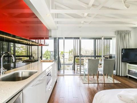 Cool Architect-Designed Studio Close To CBD - Accommodation BNB 3