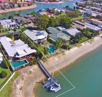 Coorumbong 16 - 5 BDRM Canal Home with Pool - Accommodation BNB
