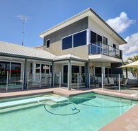 Coorumbong 36 - 6 BDRM Canal Home With Pool - Accommodation BNB