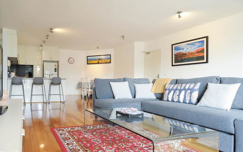 Cosy Apartment Near Racecourse - Accommodation BNB 2