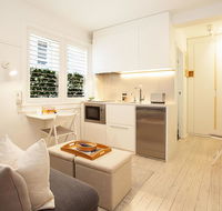 Cosy Flat in Art Deco Building Minutes From City - Accommodation BNB