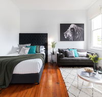 Cosy nook in inner-city Victorian mansion - Accommodation BNB