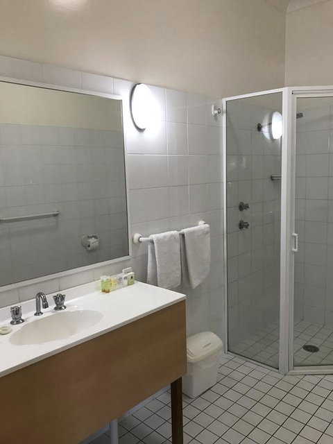 Country Gardens Motor Inn - Accommodation BNB 2