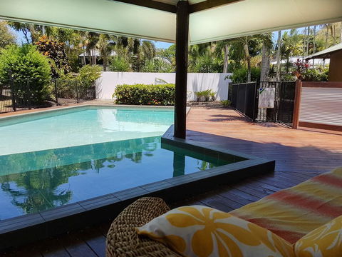 Crazy About Cairns Resort Living - 6 Bedrooms - Accommodation BNB 0