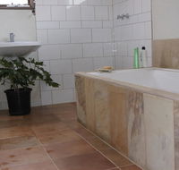 Creative 3D sculpture share - Accommodation BNB