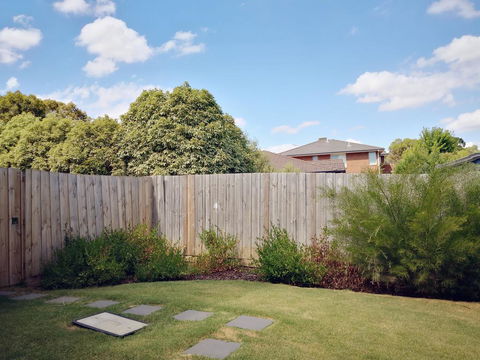 Delicate And Peaceful Bundoora Townhouse 20-R3 - Accommodation BNB 1