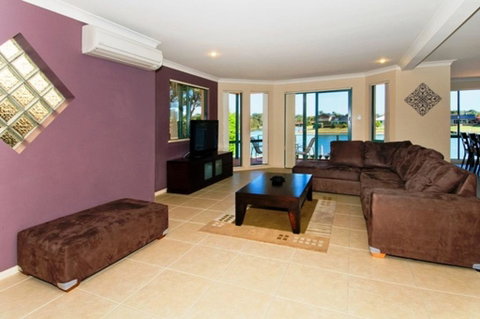 Dolphins 2 7 Commodore Crescent - Accommodation BNB 2