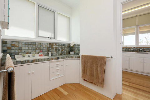 DROMANA BEACH SHACK... - Accommodation BNB 2