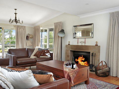 Duncraig House - Open Fireplace, Spa, Pet Friendly - Accommodation BNB 1
