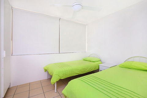 Eastbourne U4, 80 Esplanade, Golden Beach - Accommodation BNB 2
