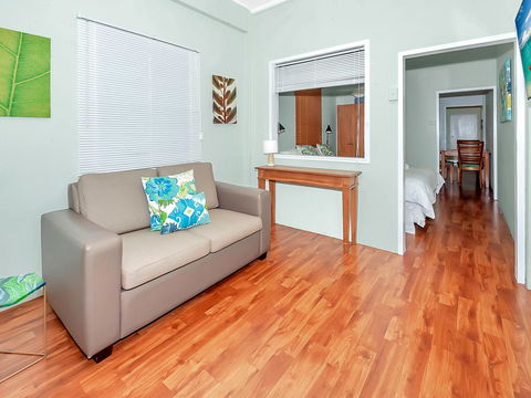 Easy Going Holiday Unit On McKenzie MK4 - Accommodation BNB 3