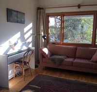 Eco-renovated light-filled house on a hill - Accommodation BNB
