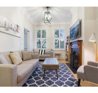 Elegant Renovated Terrace Close To City - Accommodation BNB